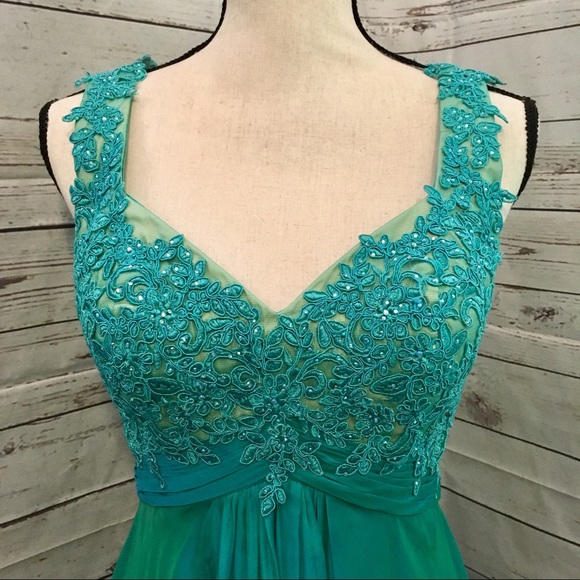 La Femme Prom Dress - Picture 3 of 8